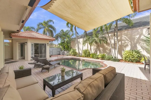 $599,900 | 215 Citrus Trail, Boynton Beach, FL 33436