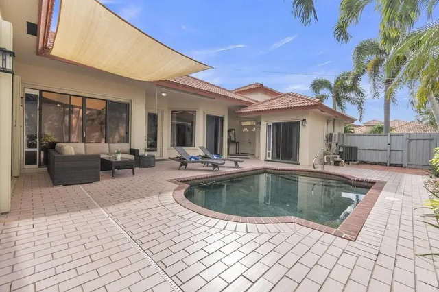 $599,900 | 215 Citrus Trail, Boynton Beach, FL 33436