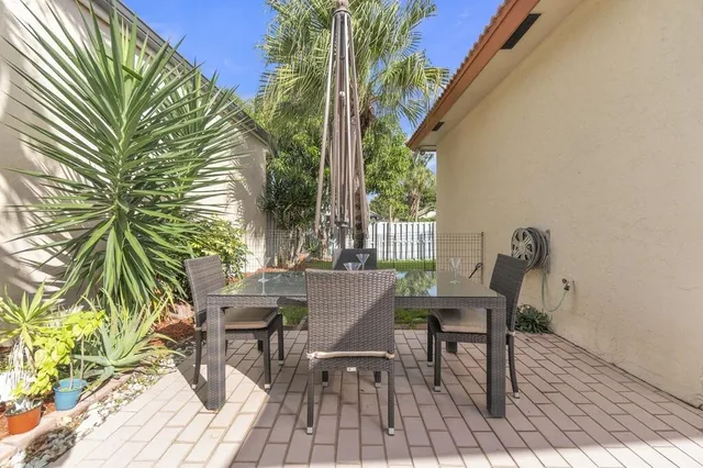 $599,900 | 215 Citrus Trail, Boynton Beach, FL 33436