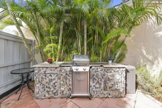 $599,900 | 215 Citrus Trail, Boynton Beach, FL 33436