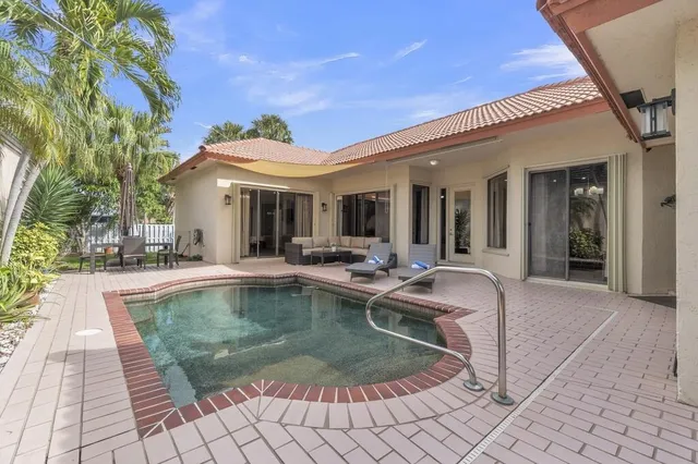 $599,900 | 215 Citrus Trail, Boynton Beach, FL 33436