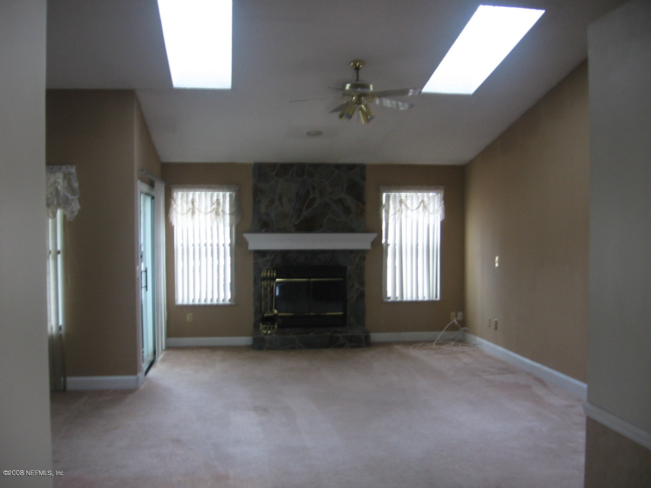 8426 Hamden Road Jacksonville, FL 32244 - Photo 4 of 15 Living Room
