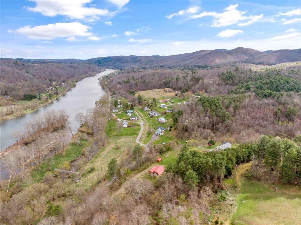 1500 Julia Simpkins Road Hiwassee, VA 24347 - Photo 26 of 29 Gallery Image 26