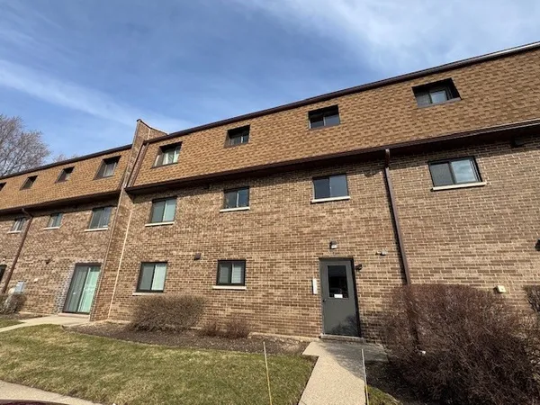 $190,000 | 129 West Brandon Court, Unit D14, Palatine, IL 60067