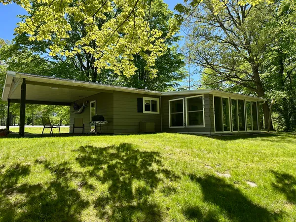 $249,900 | 8942 Highway 20, Hesperia, MI 49421