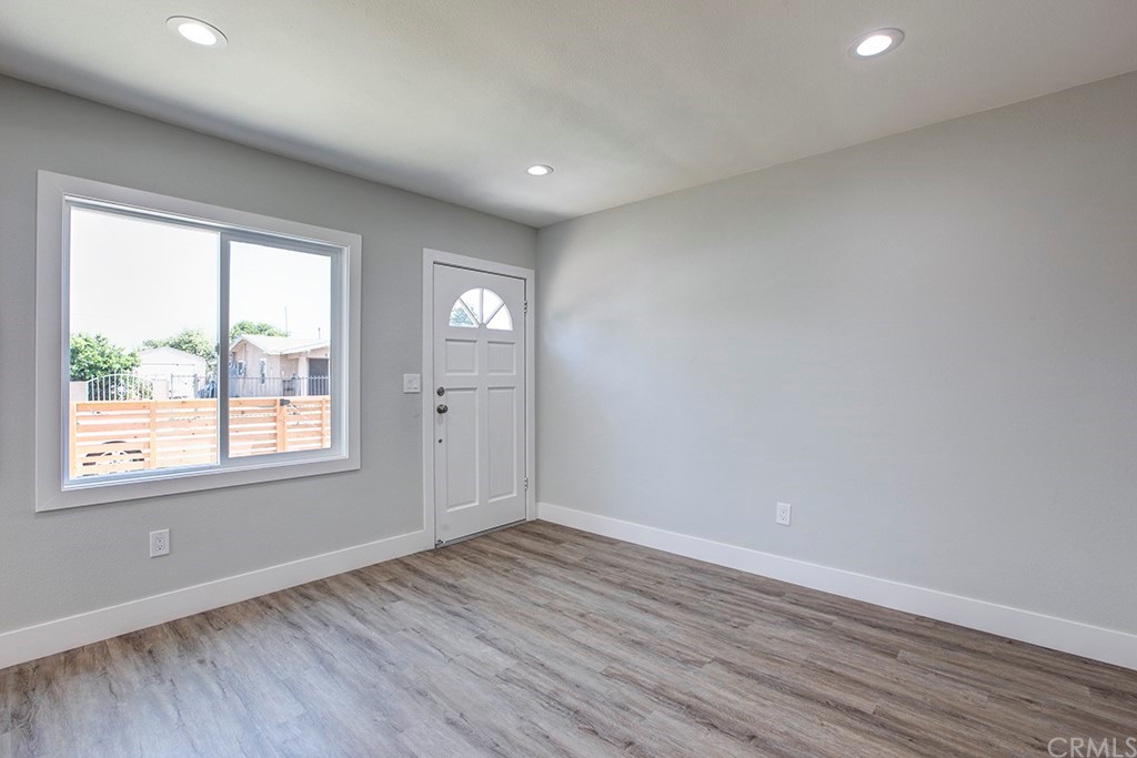 522 West Cherry Street Compton, CA 90222 - Photo 4 of 27