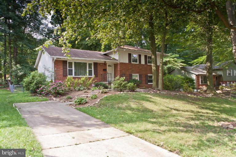 4808 Rim Rock Road Rockville, MD 20853 - Photo 15 of 23 Private concrete driveway
