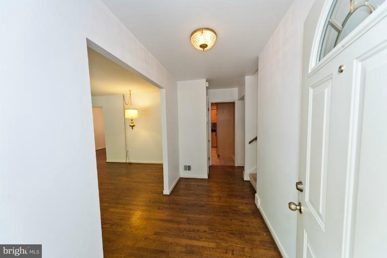 4808 Rim Rock Road Rockville, MD 20853 - Photo 10 of 23 Entry Foyer
