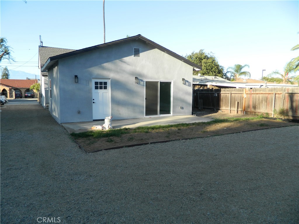 810 Quarry Street, Unit 2 Corona, CA 92879 - Photo 6 of 7 a house view with a garden space
