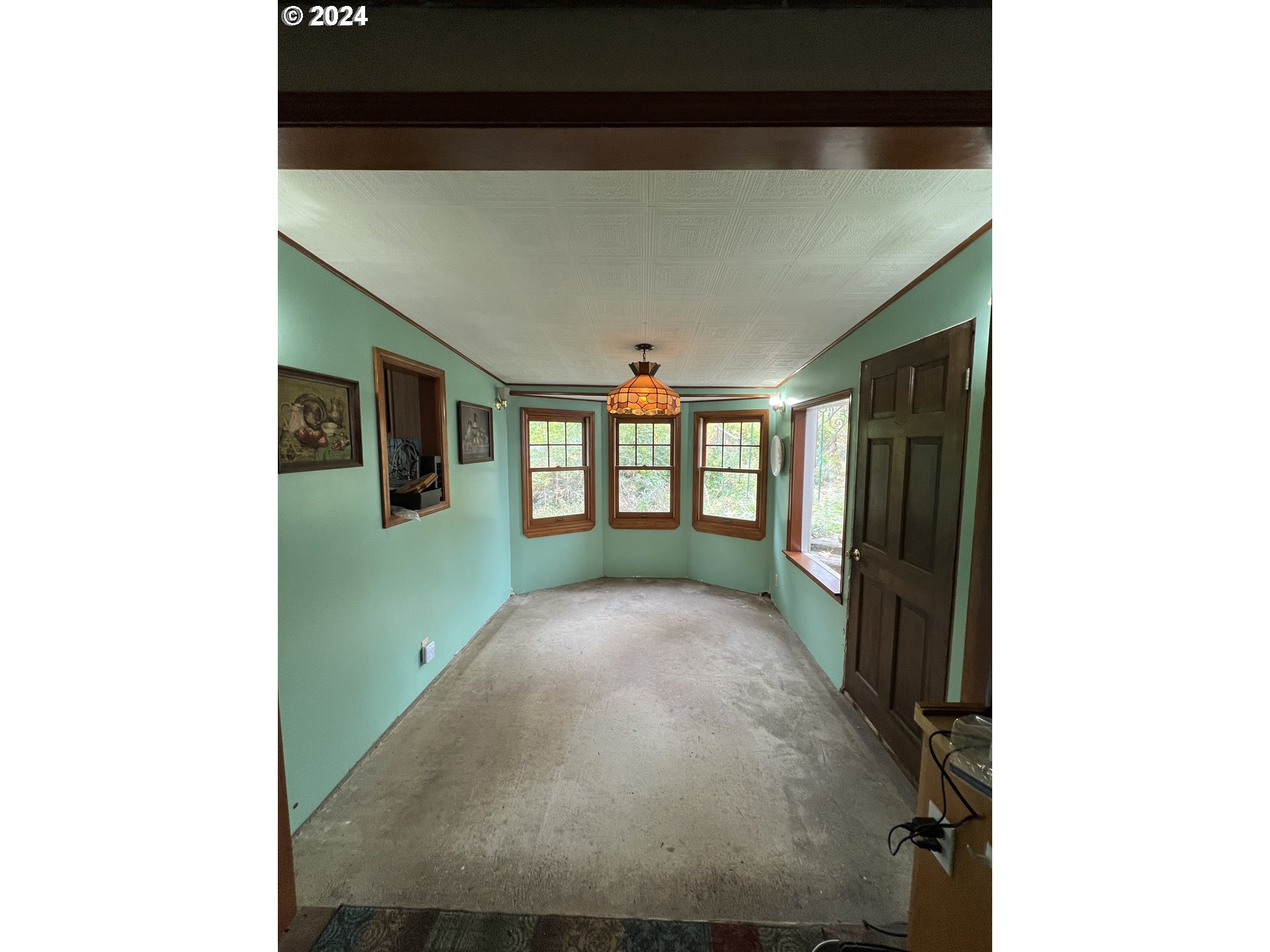 1351 Ryan-Allen Road Stevenson, WA 98648 - Photo 5 of 10 a view interior of a house