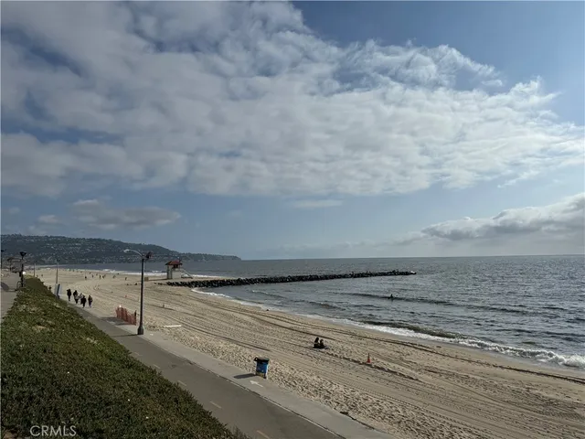 $5,800 | 526 South Catalina Avenue, Unit C, Redondo Beach, CA 90277