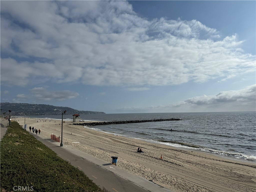 526 South Catalina Avenue, Unit C Redondo Beach, CA 90277 - Photo 28 of 29 a view of stove