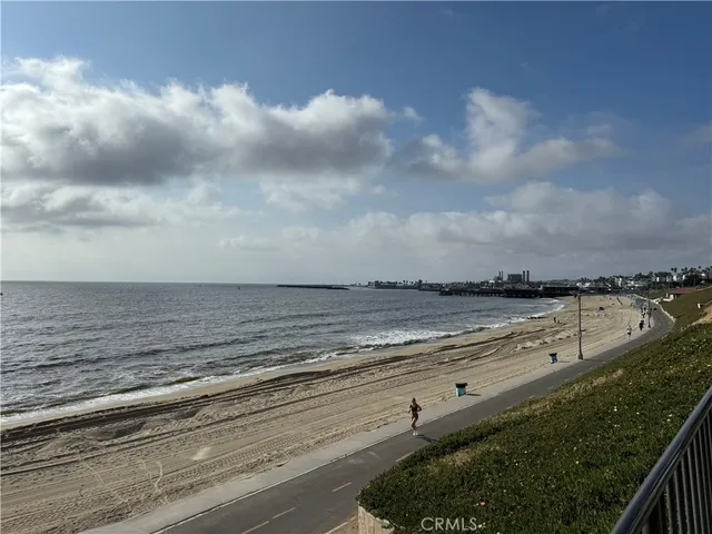 $5,800 | 526 South Catalina Avenue, Unit C, Redondo Beach, CA 90277