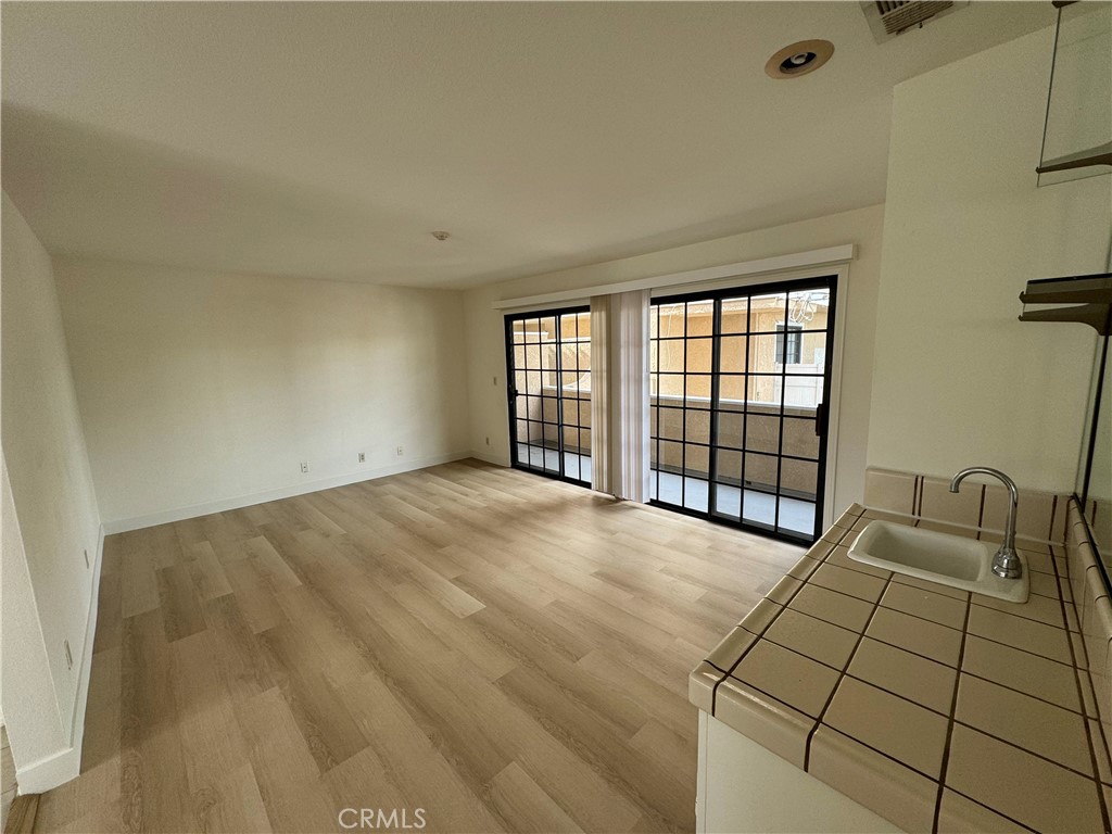 526 South Catalina Avenue, Unit C Redondo Beach, CA 90277 - Photo 5 of 29 a view of an empty room and window