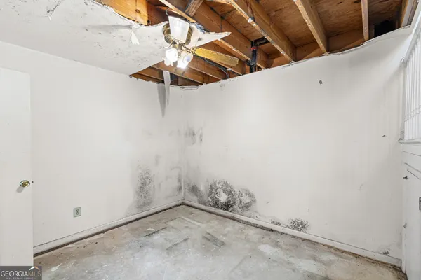 a view of a room with an entryway