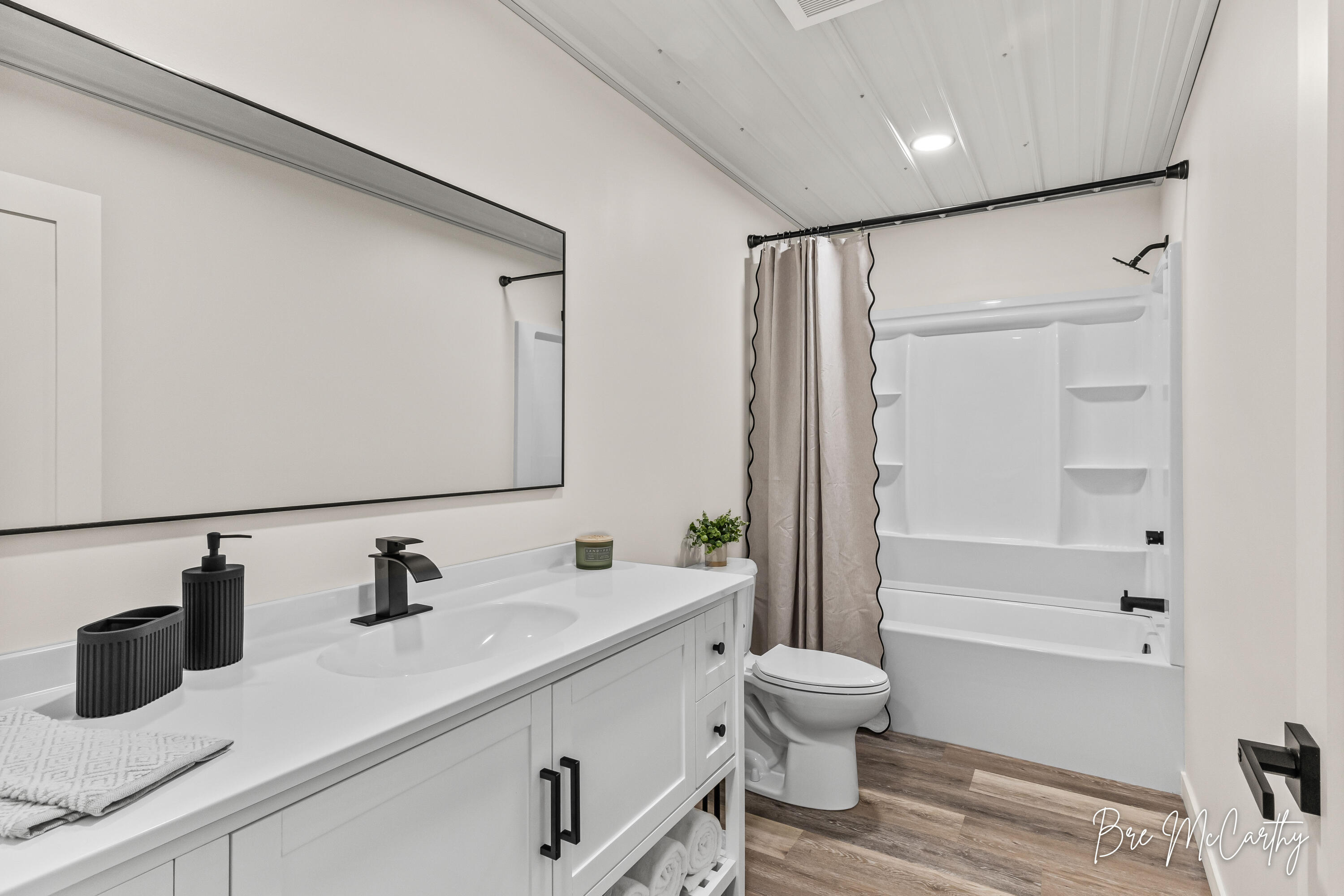 2628 Hamilton Road Muskegon, MI 49445 - Photo 26 of 57 Bathroom