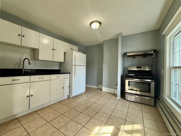 $2,400 | 9 Arlington Place, Newburgh, NY 12550
