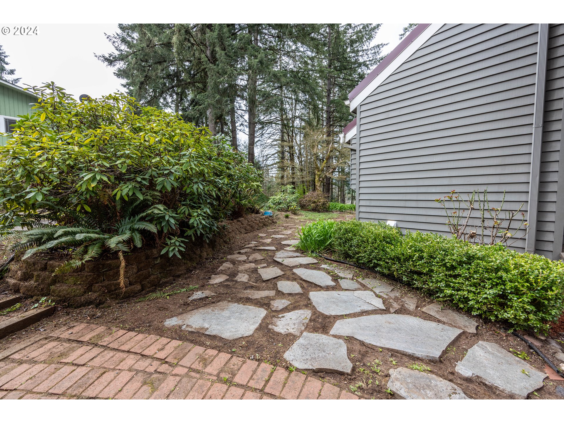 39281 Jasper Lowell Road Lowell, OR 97452 - Photo 26 of 37 a view of a backyard with plants and large trees