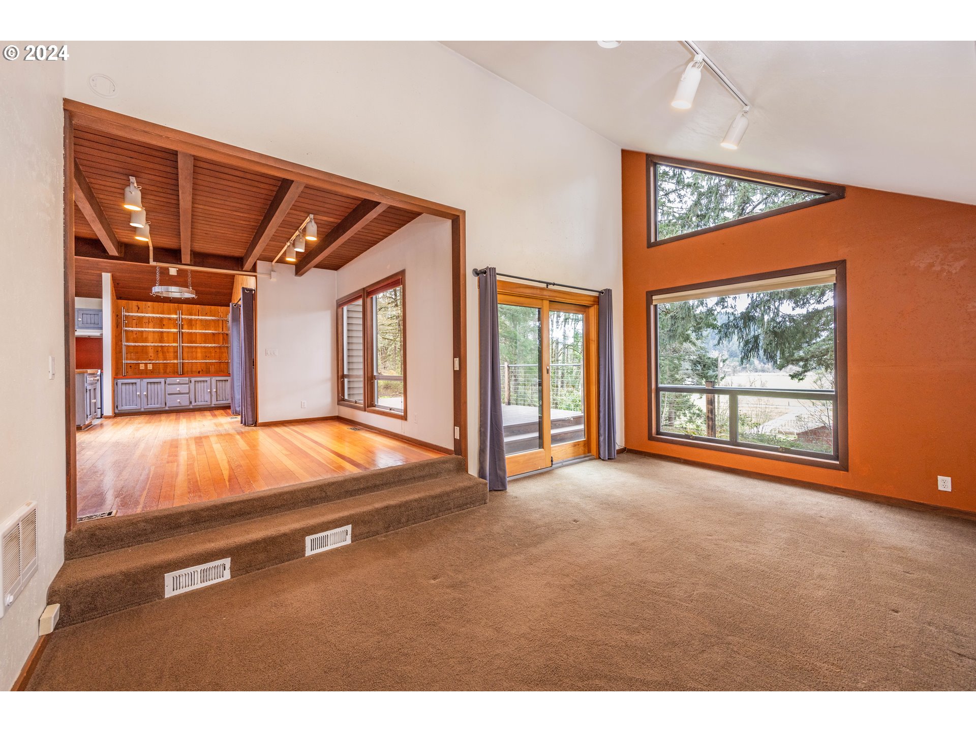 39281 Jasper Lowell Road Lowell, OR 97452 - Photo 10 of 37 a living room with a large window