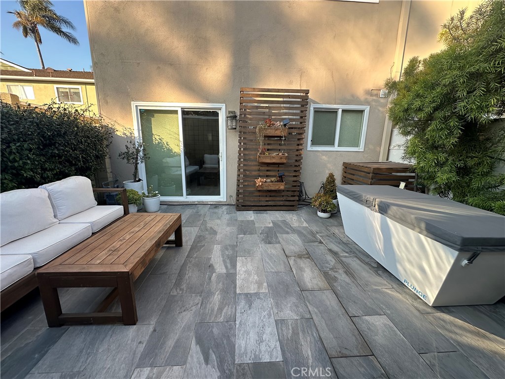 12100 Montecito Road Los Alamitos, CA 90720 - Photo 24 of 25 a balcony with furniture and window