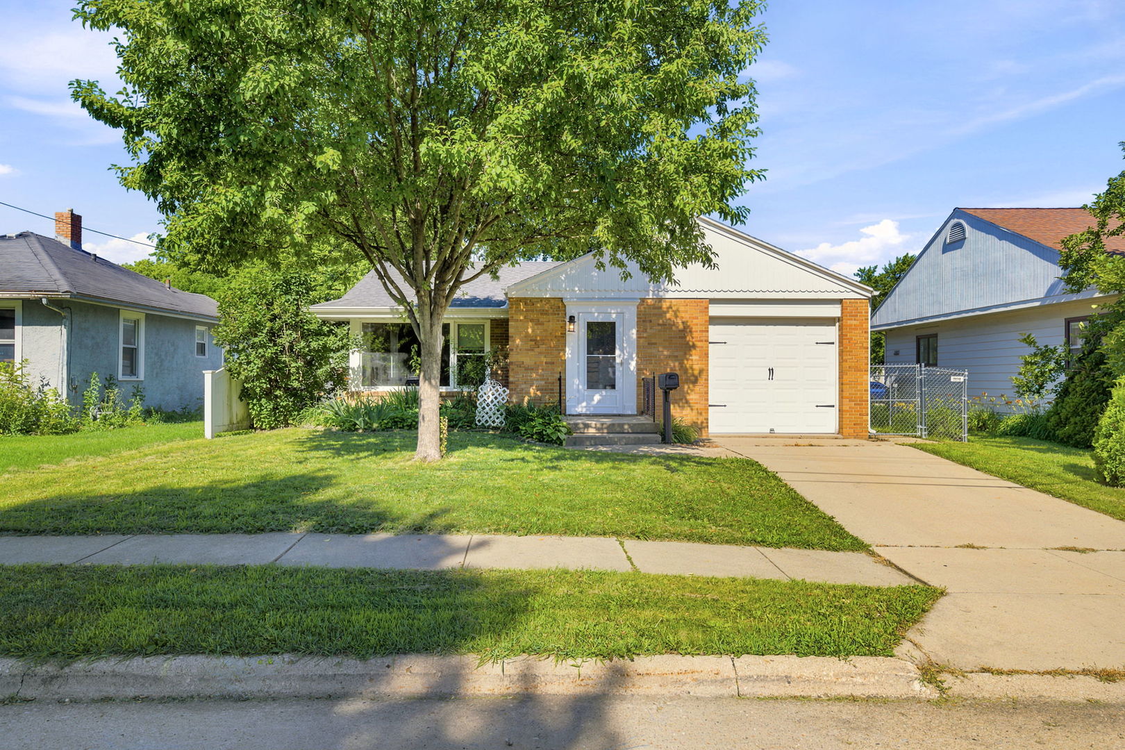 1043 State Street Ottawa, IL 61350 - Photo 1 of 32