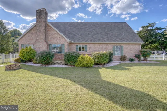 $569,000 | 205 Scarlet Circle, Dover, DE 19904