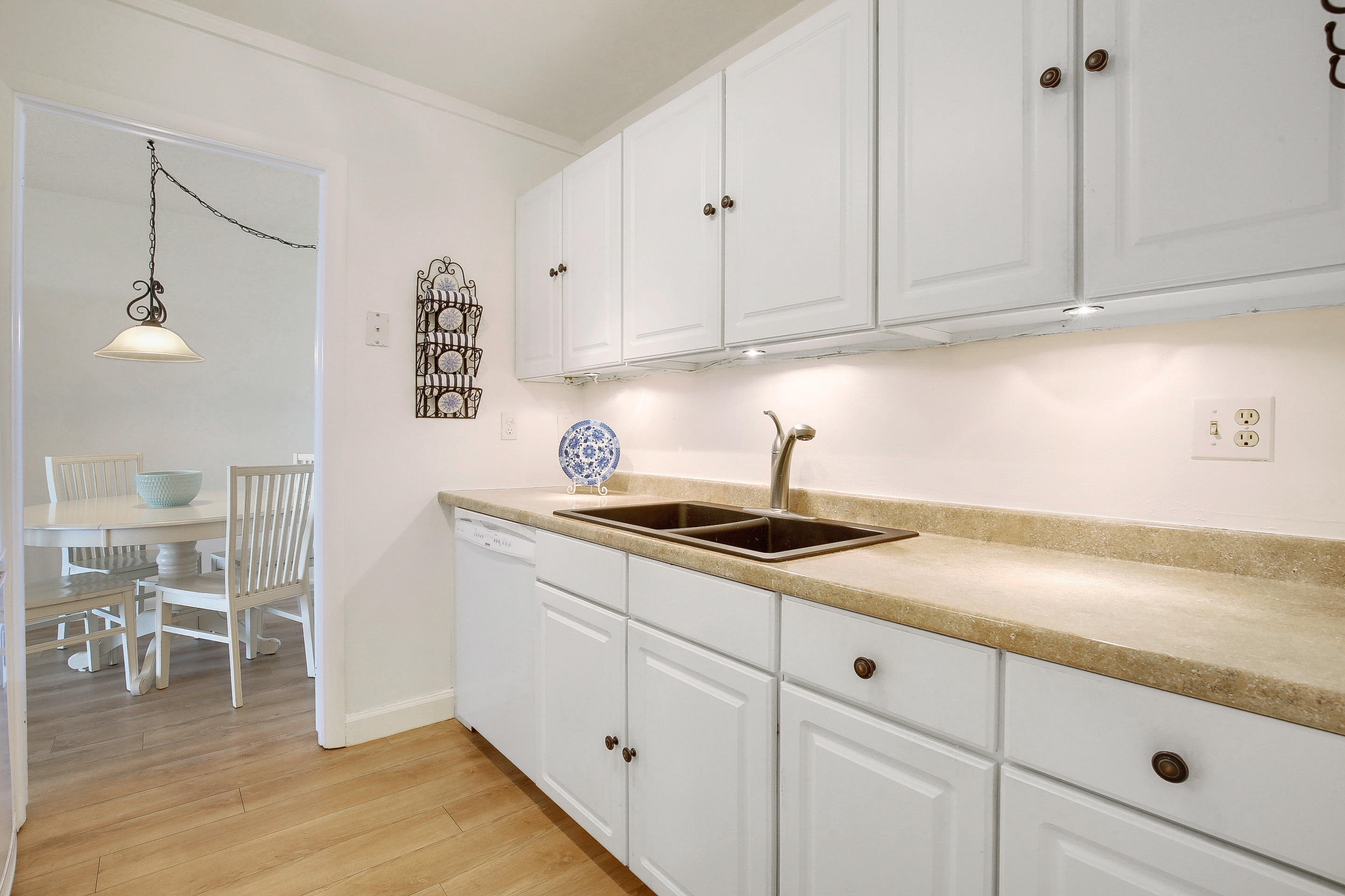 2121 North Ocean Boulevard, Unit 906E Boca Raton, FL 33431 - Photo 10 of 51 KITCHEN