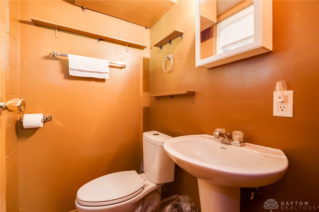 1109 Montgomery Avenue Springfield, OH 45506 - Photo 34 of 63 1/2 bath