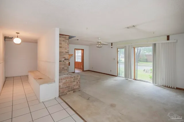 a view of a big room with closet and windows