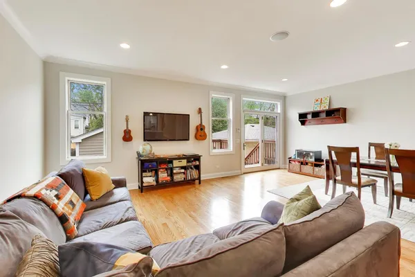 $909,000 | 5404 West Leland Avenue, Chicago, IL 60630