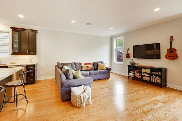 $909,000 | 5404 West Leland Avenue, Chicago, IL 60630