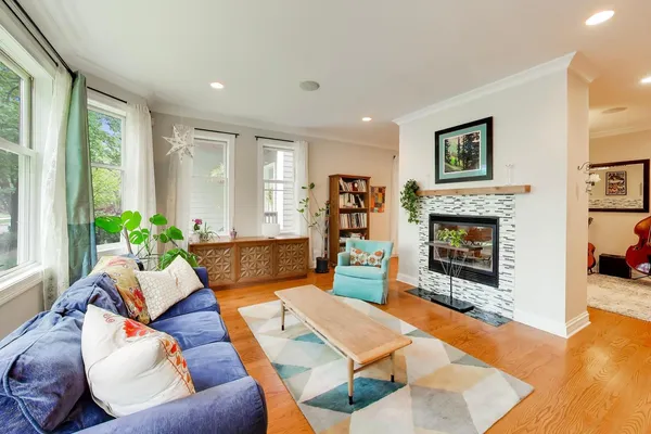 $909,000 | 5404 West Leland Avenue, Chicago, IL 60630