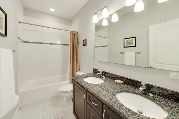 $909,000 | 5404 West Leland Avenue, Chicago, IL 60630