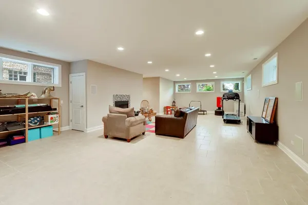 $909,000 | 5404 West Leland Avenue, Chicago, IL 60630