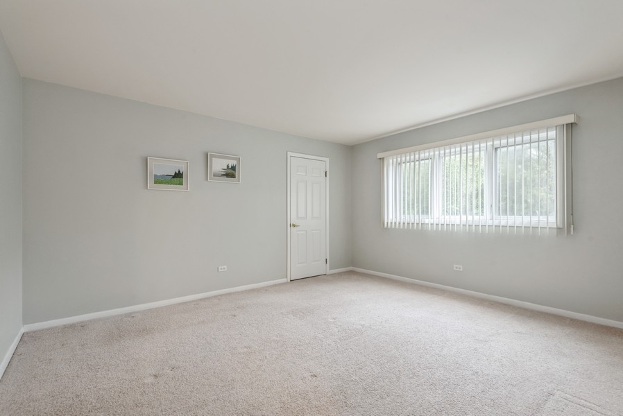 435 Ridge Road, Unit 305 Wilmette, IL 60091 - Photo 6 of 10 a view of an empty room with a window