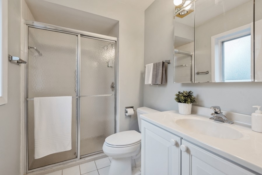 435 Ridge Road, Unit 305 Wilmette, IL 60091 - Photo 7 of 10 a bathroom with a sink toilet and shower