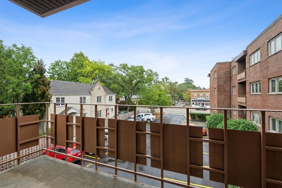 435 Ridge Road, Unit 305 Wilmette, IL 60091 - Photo 10 of 10 a view of a balcony with chairs