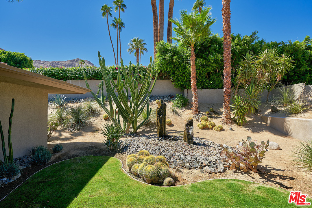 70411 Pecos Road Rancho Mirage, CA 92270 - Photo 19 of 40 a view of a wooden floor with a yard