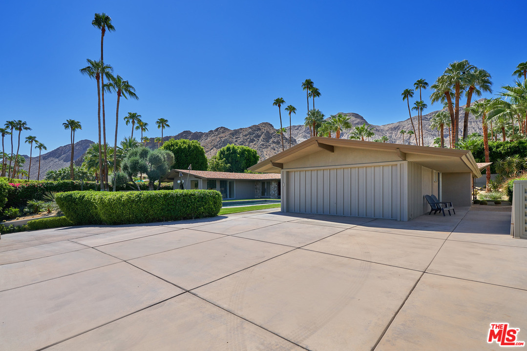 70411 Pecos Road Rancho Mirage, CA 92270 - Photo 29 of 40 a view of a garden with potted plants