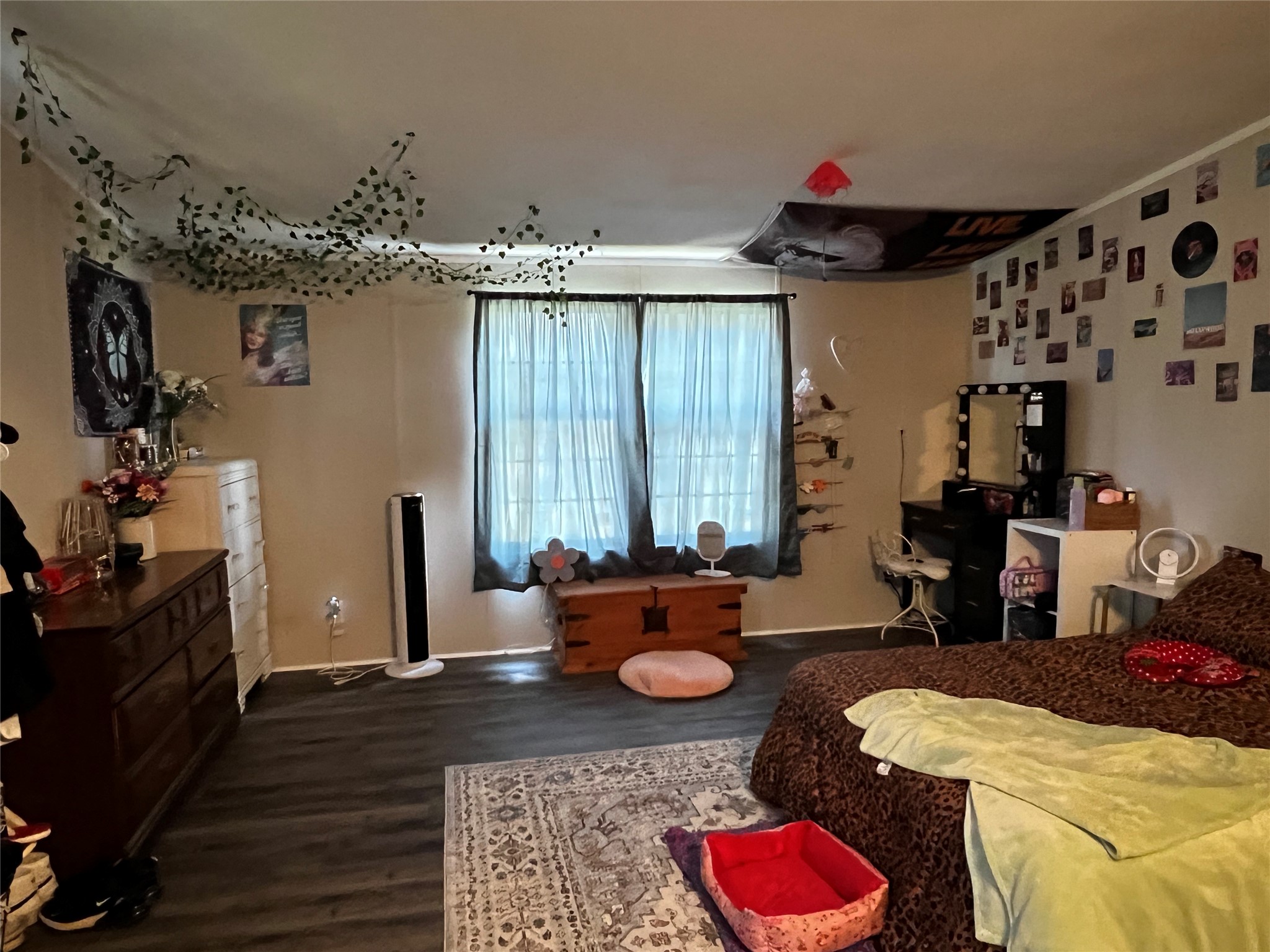 2346 Pr 1105 Midway, TX 75850 - Photo 24 of 25 a bedroom with furniture and a chandelier