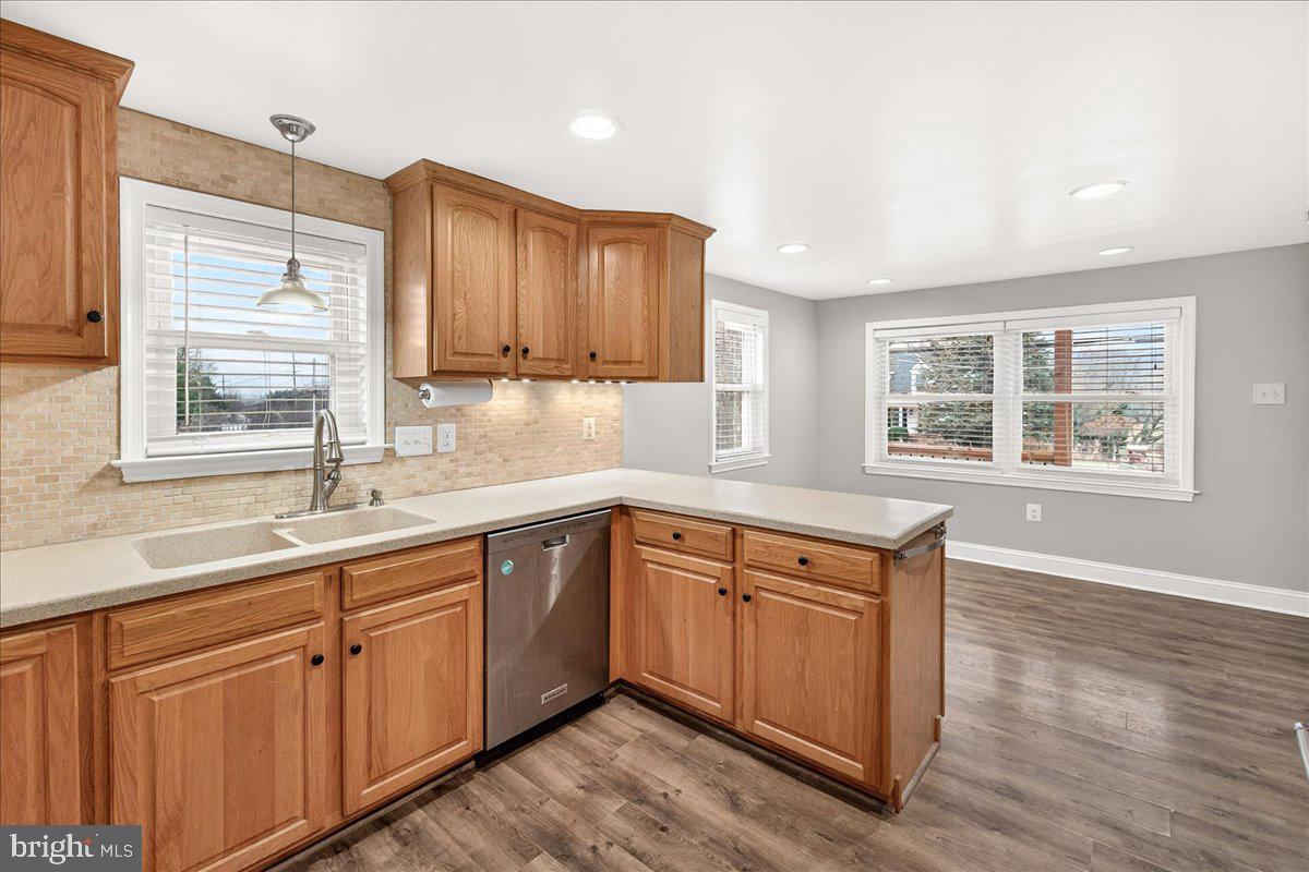 2702 Canada Hill Road Myersville, MD 21773 - Photo 13 of 57 Kitchen/dining