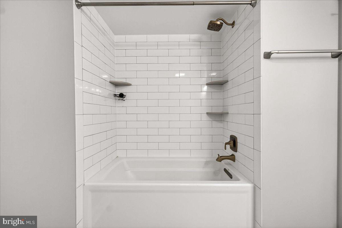 2702 Canada Hill Road Myersville, MD 21773 - Photo 21 of 57 Main level full bath