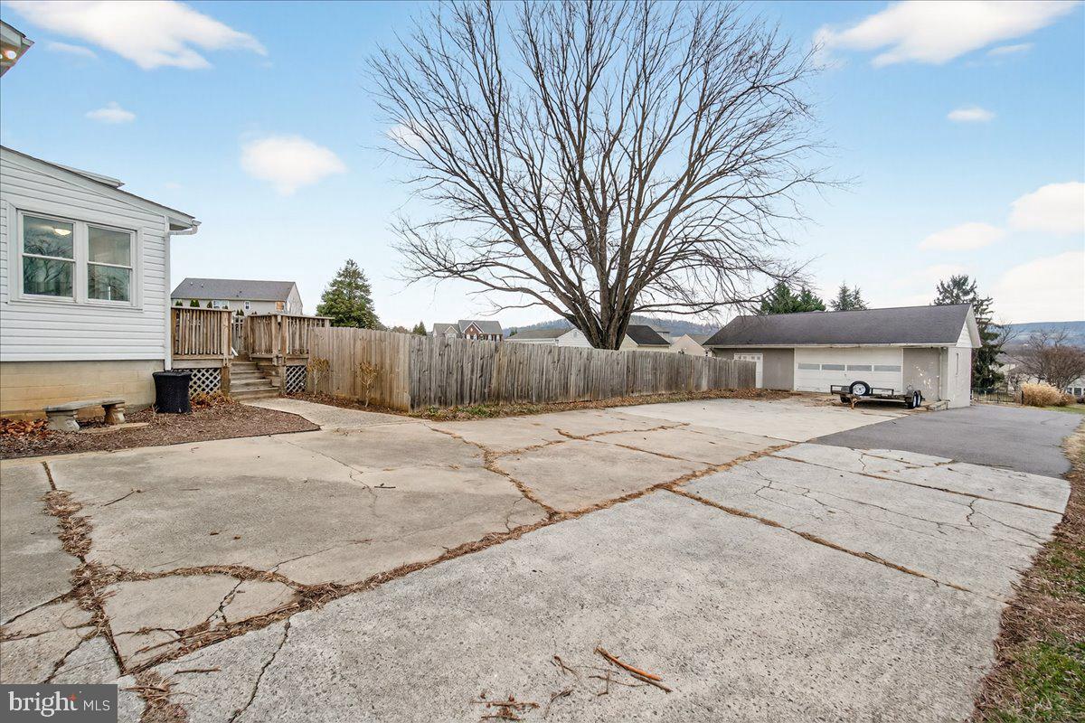 2702 Canada Hill Road Myersville, MD 21773 - Photo 44 of 57 Lots of parking area