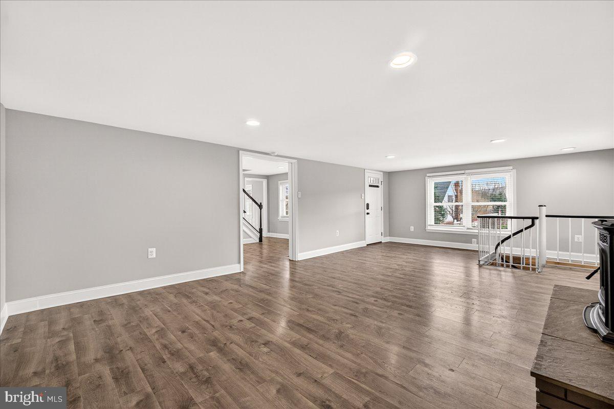 2702 Canada Hill Road Myersville, MD 21773 - Photo 5 of 57 Spacious living room!