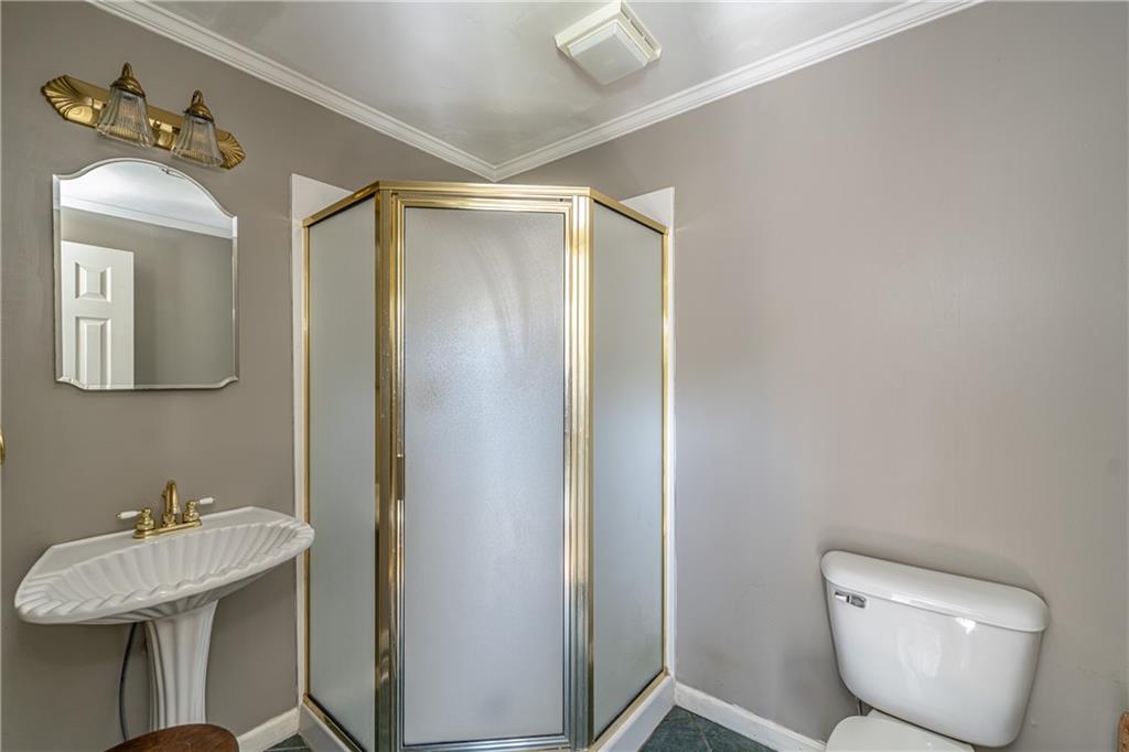 113 Warwick Way Rome, GA 30161 - Photo 29 of 49 a bathroom with a toilet sink and mirror