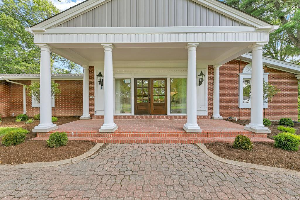 15 Crownhill Lane Chesterfield, MO 63005 - Photo 2 of 71 Gallery Image 2