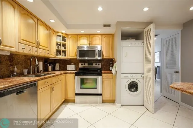 $649,000 | 1360 South Ocean Boulevard, Unit 1003, Pompano Beach, FL 33062