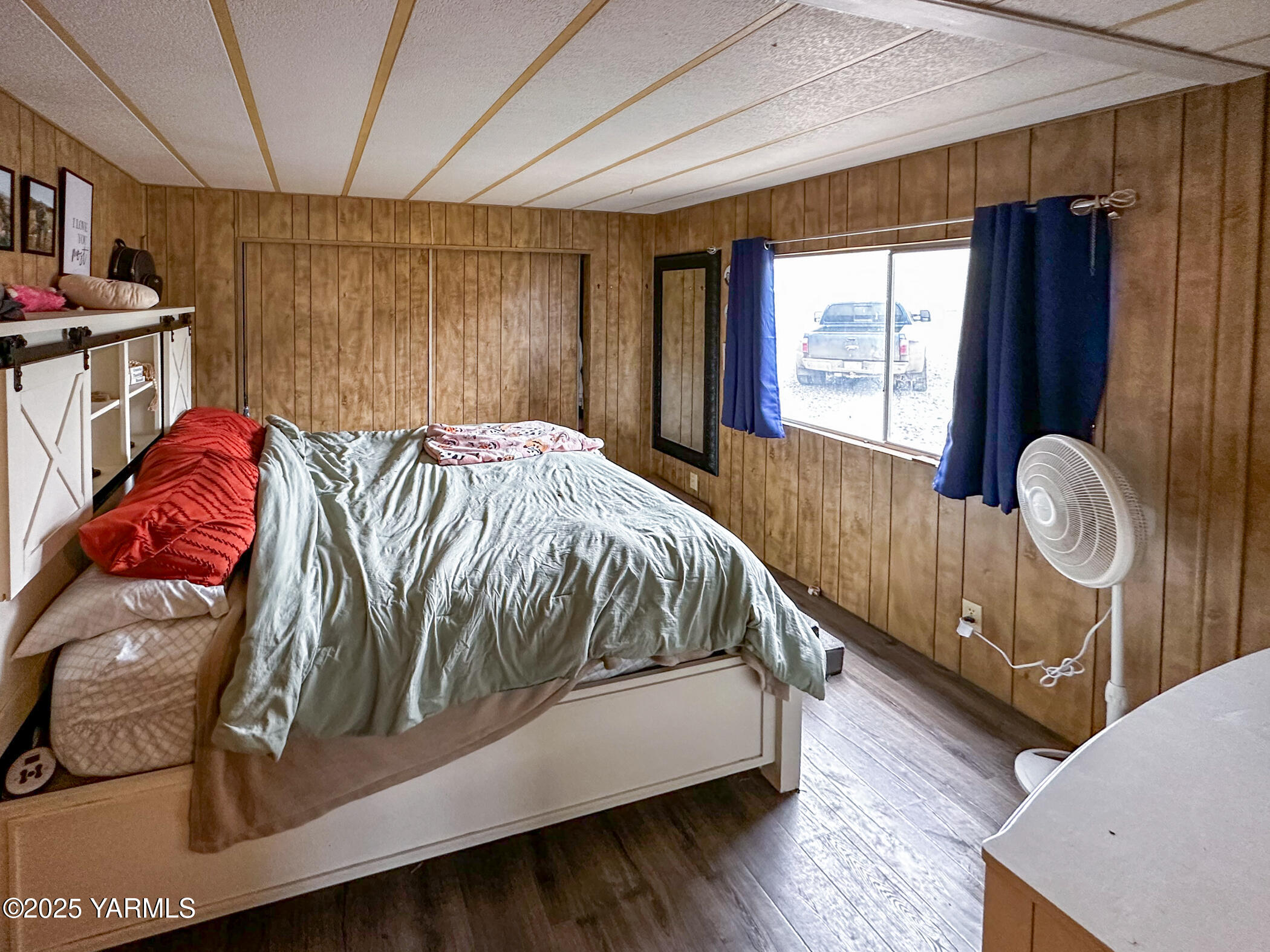 10 Wiland Heights Road Selah, WA 98942 - Photo 15 of 16 a bed sitting in a bedroom next to a window