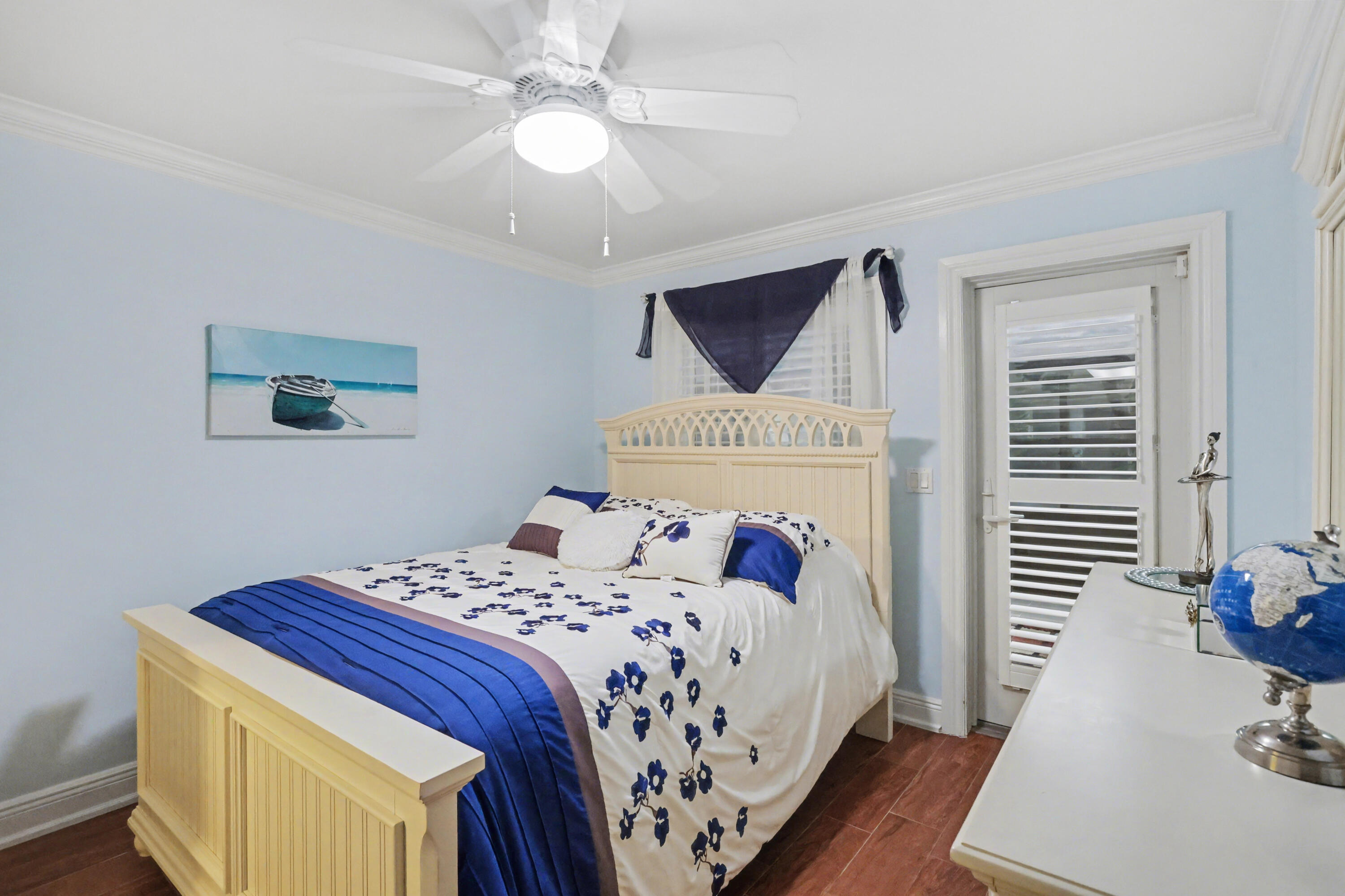 129 South Golfview Road, Unit 2 Lake Worth Beach, FL 33460 - Photo 20 of 35 a bedroom with a bed and wooden floor