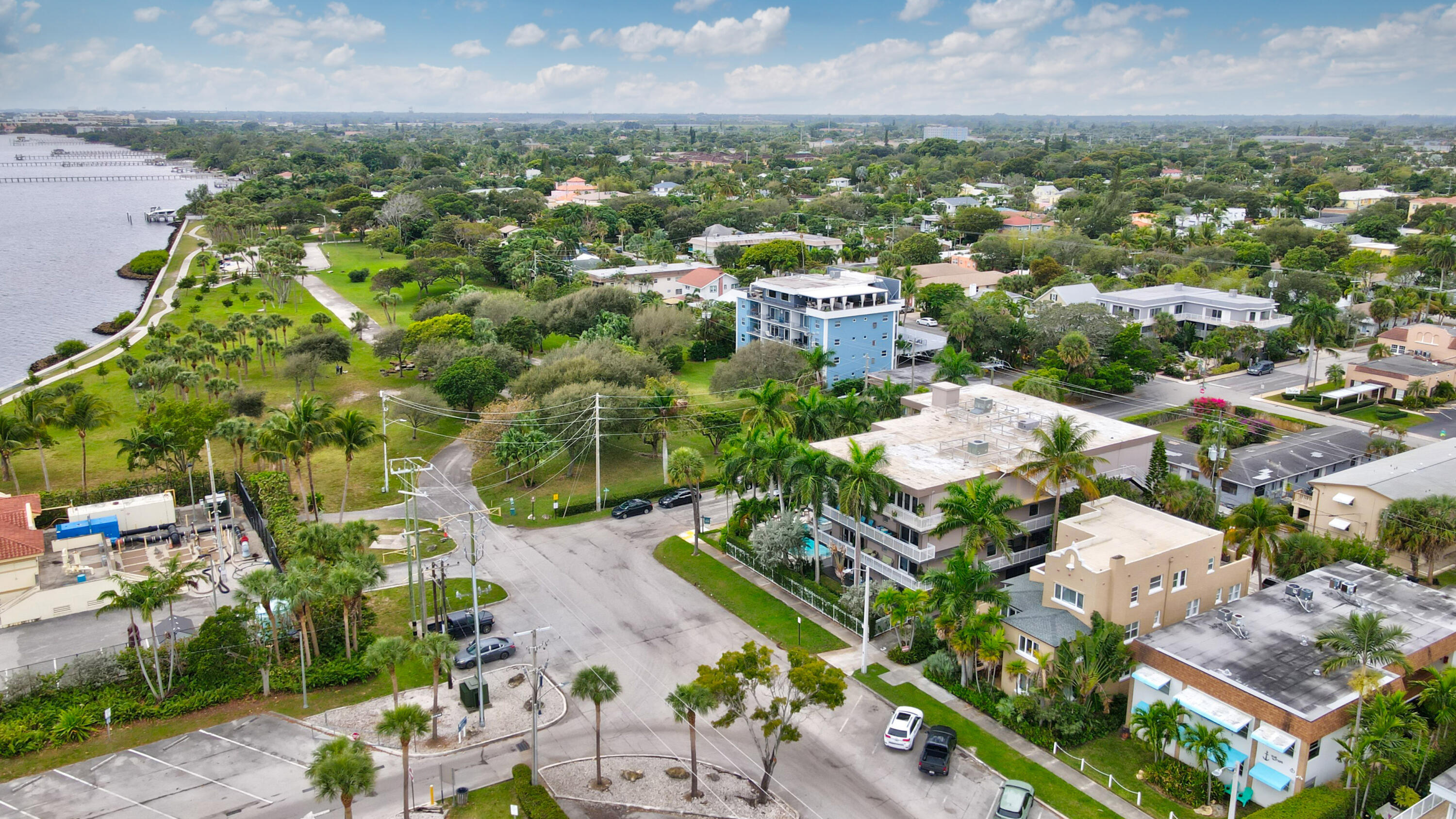 129 South Golfview Road, Unit 2 Lake Worth Beach, FL 33460 - Photo 29 of 35 an aerial view of multiple house